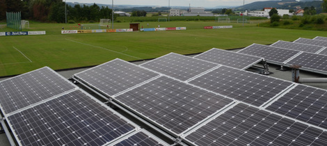 Die neue Photovoltaikanlage auf dem Dach des Sportheims.