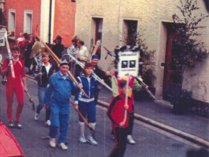 Skiabteilung der SpVgg beim Festumzug "625 Jahre Stadt Goldkronach" (1990) Skiabteilung der SpVgg beim Festumzug "625 Jahre Stadt Goldkronach" (1990)